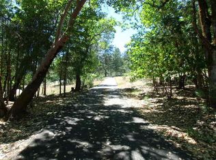 360 Tycer Xing, Cave Junction, OR 97523