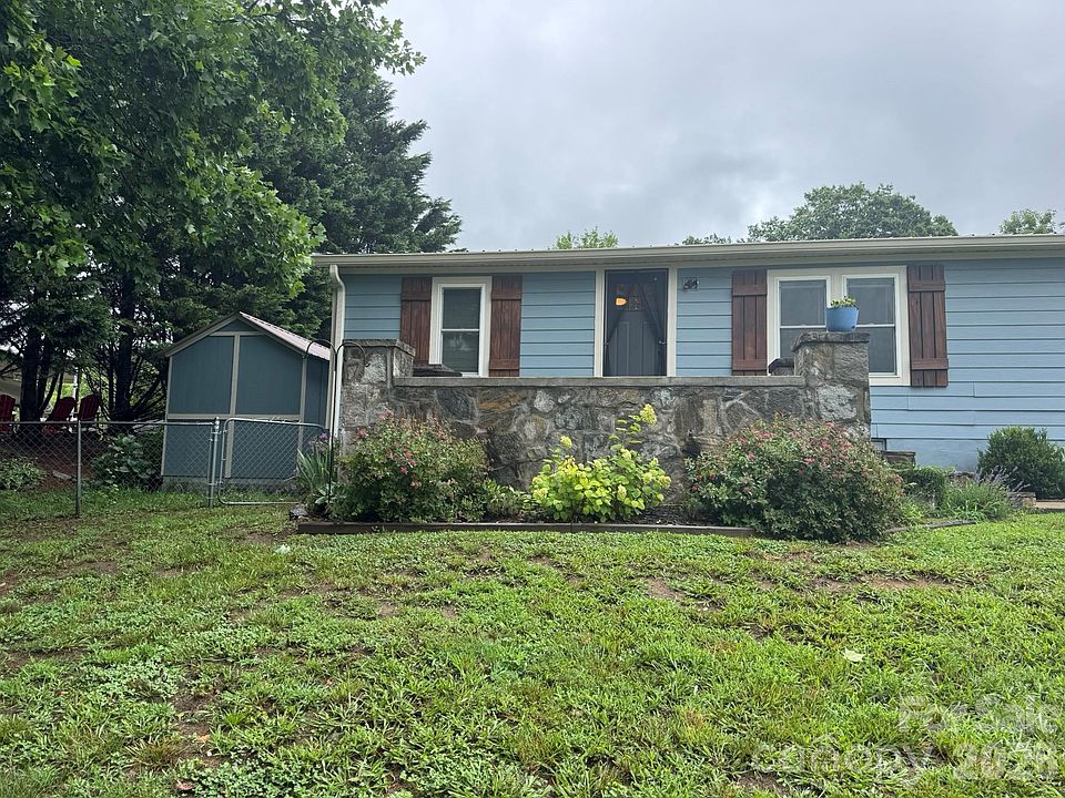 1st image of 213 Sandy Creek Ct