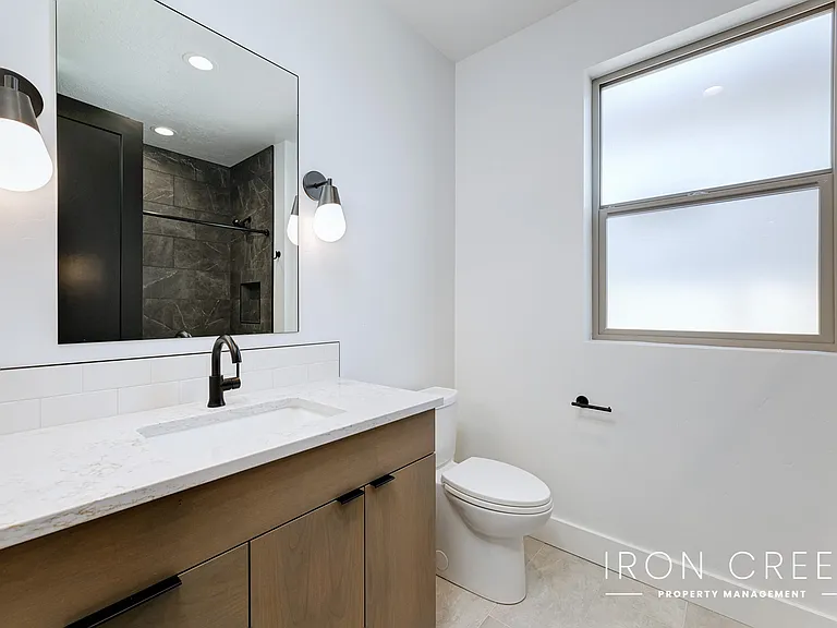 2285 S Aburge Ave — Photo 18