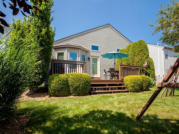 2nd image of 2284 Hetter St