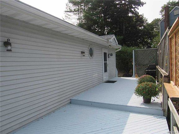 3rd image of 32 Pine Ct