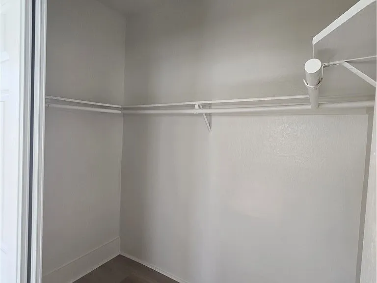 942 E 2nd St #7 — Photo 13