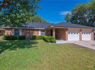 1516 Willow Creek Rd, Seguin, TX 78155