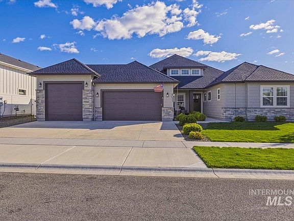 3rd image of 8033 W Sparks Lake Dr