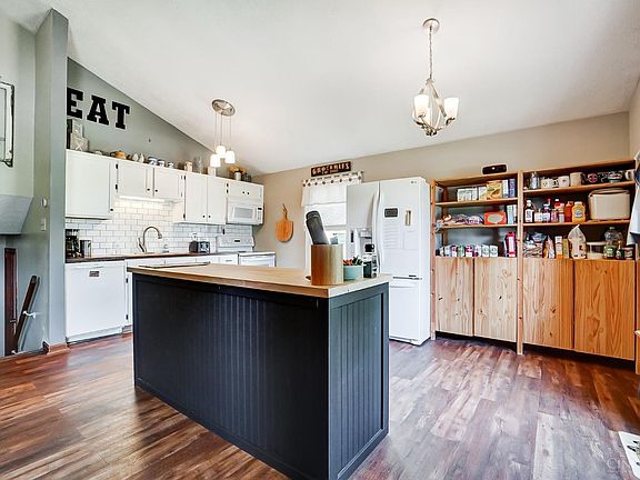 4th image of 8325 Luster Dr