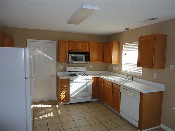 4th image of 7614 Hinman Cir