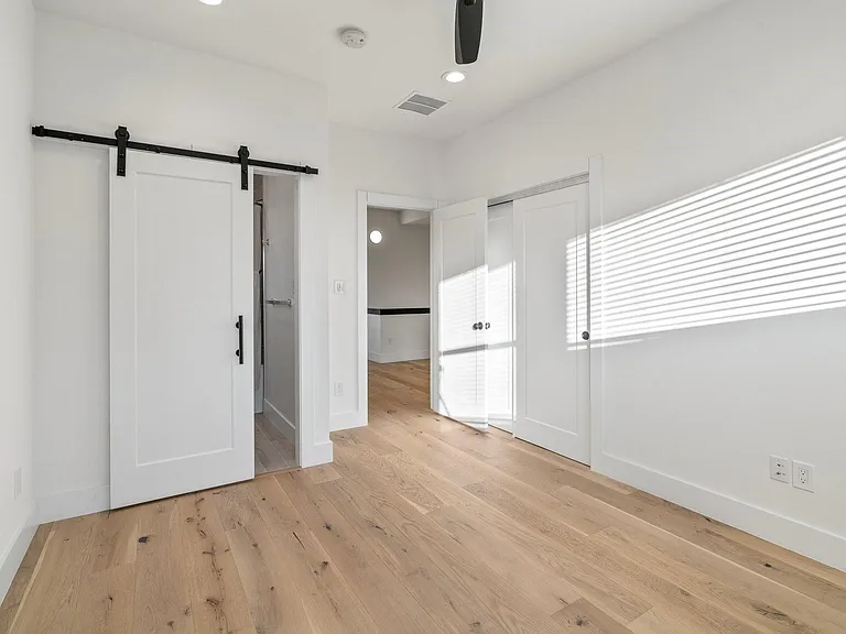 3802 Commerce St — Photo 33