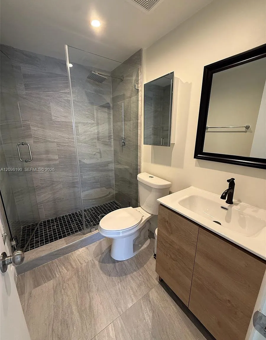 Conqueror Condo — Photo 4