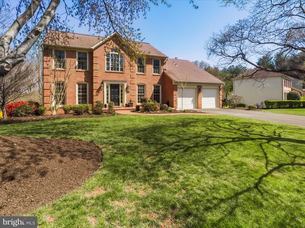 9838 Faust Dr, Vienna, VA 22182