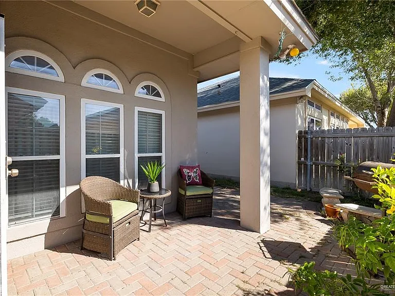 818 Hill Country Rd — Photo 17