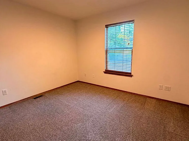 3436 S Moffet Ave — Photo 10
