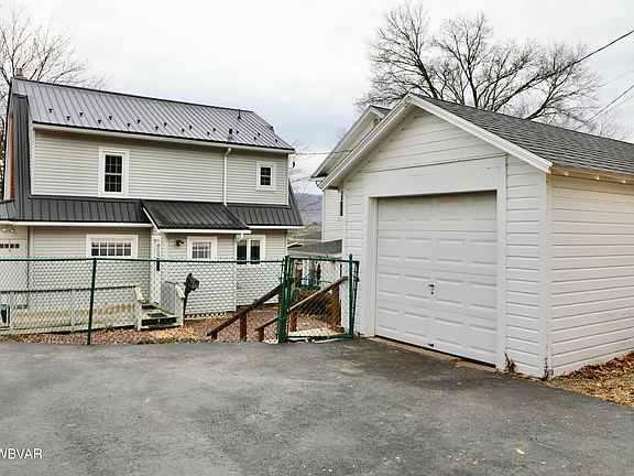3rd image of 1056 Louisa St