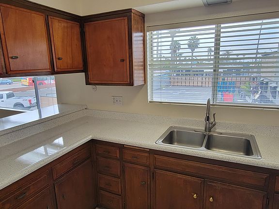 4th image of 869 Felspar St