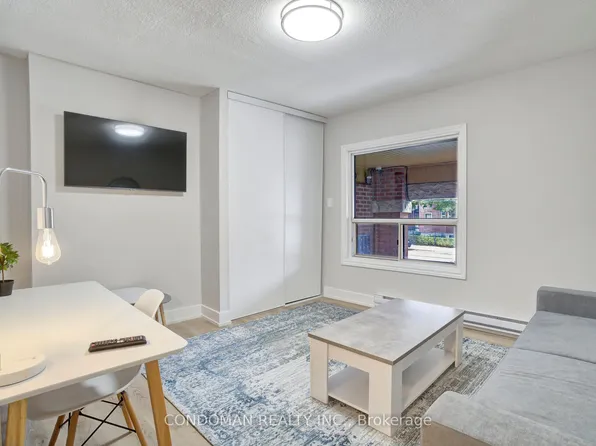 1371 King St W, Toronto, ON