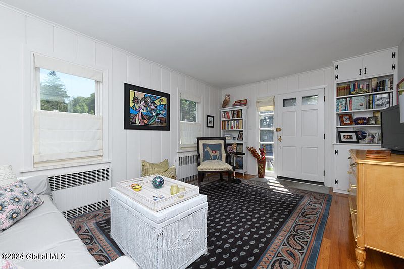4th image of 74 Hudson Avenue