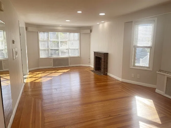 Building Photo - 16 Alexander Ave #1