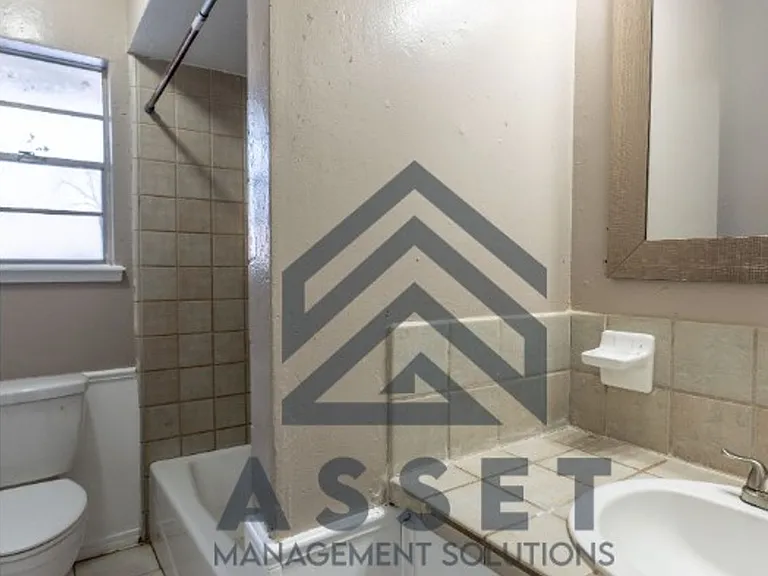 4825 S Fairmont Ave — Photo 6