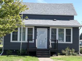 214 Calumet Ave NE, De Smet, SD 57231