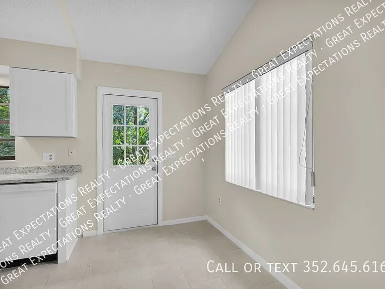 3381 NE 56th Ave — Photo 6