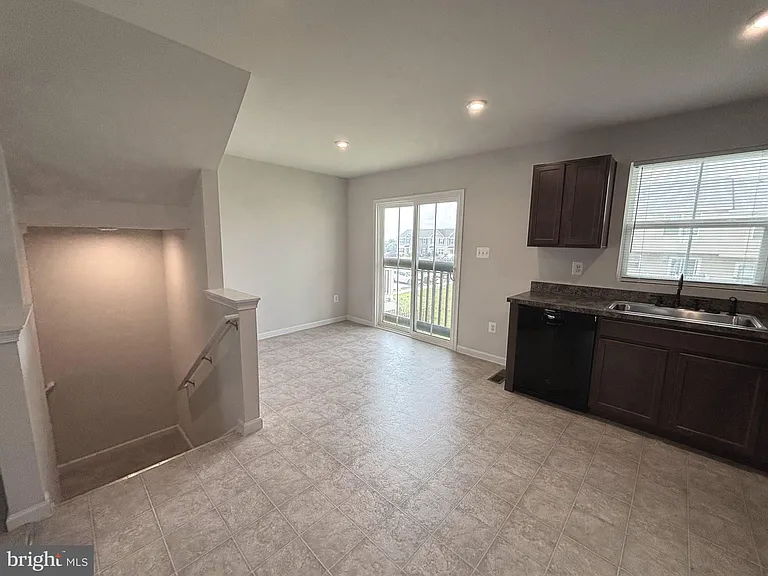 57 Sebago Pl — Photo 3