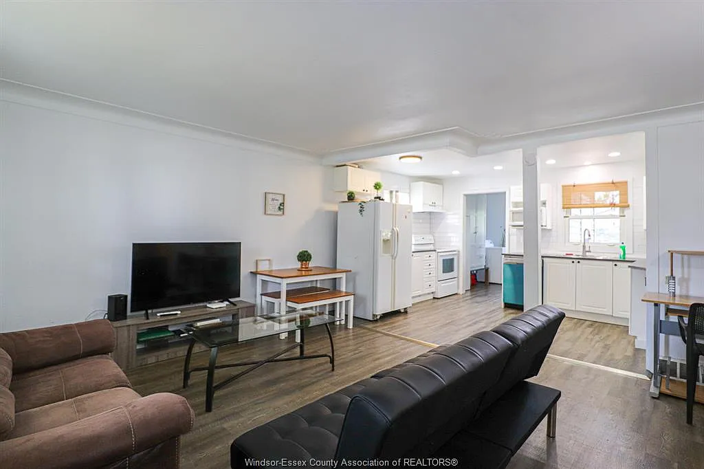 2 bed, $2,000 — Photo 4