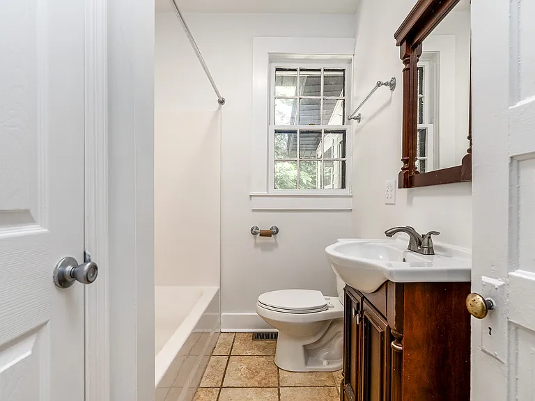1309 Maxey Ln — Photo 8