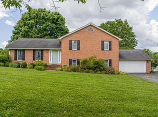 19464 Triple Crown Dr, Abingdon, VA 24211
