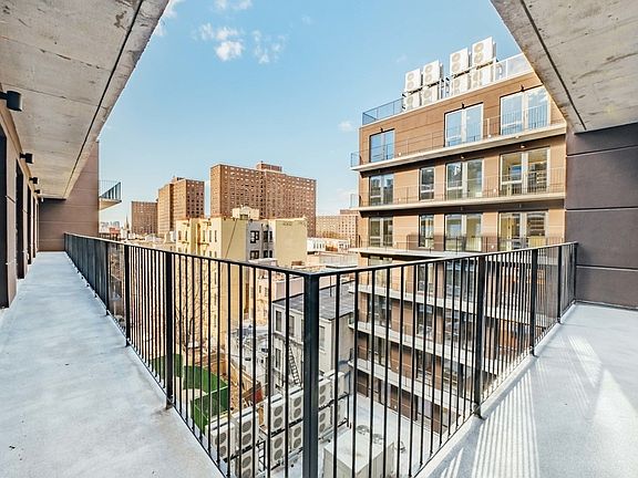 2nd image of 115 Stanwix St #824