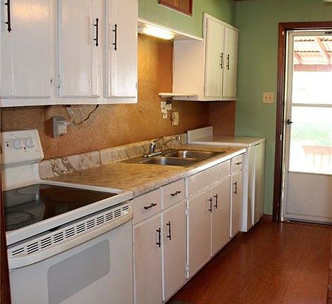 3rd image of 2800 Penninger Cres
