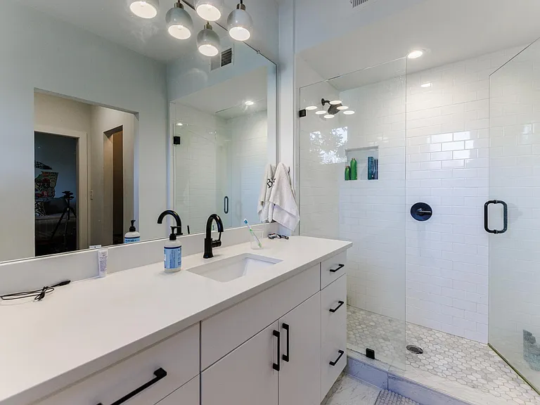 120 Peachtree Memorial Dr NW #4 — Photo 20