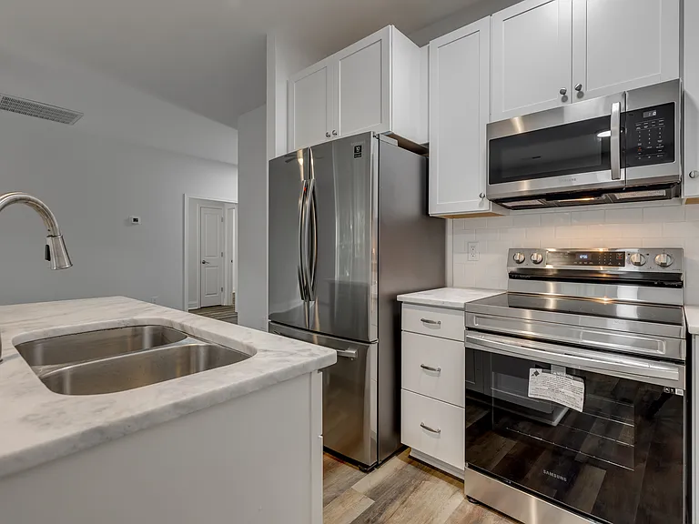 503 Winsor St — Photo 16