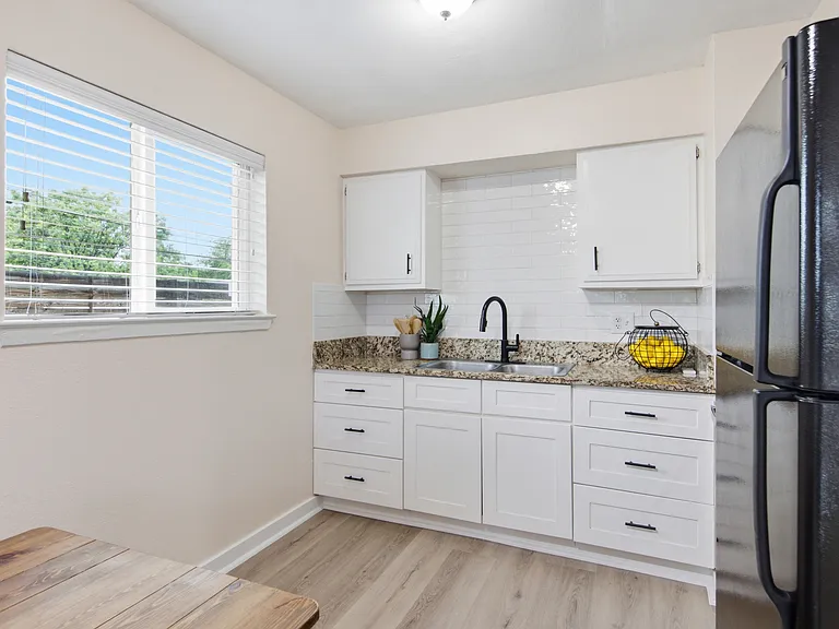 6100 Calmar Cv #1 — Photo 14