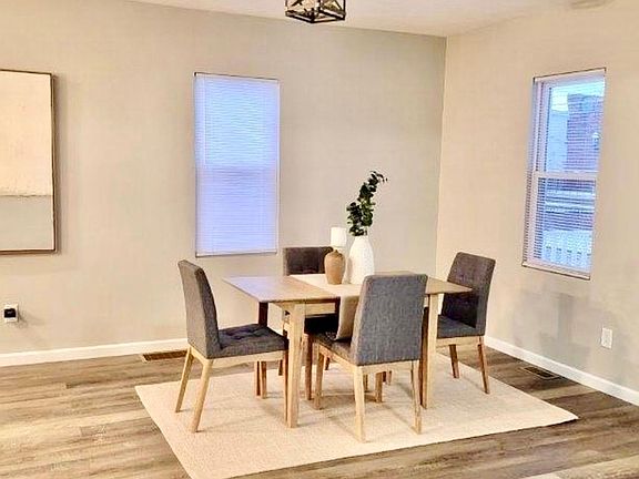 3rd image of 2102 Quail St #1