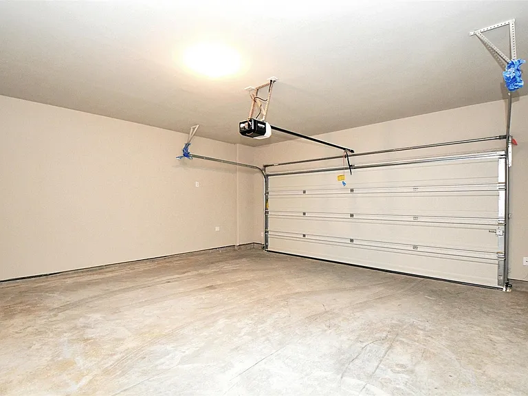 4212 Lyons Fall Dr — Photo 33