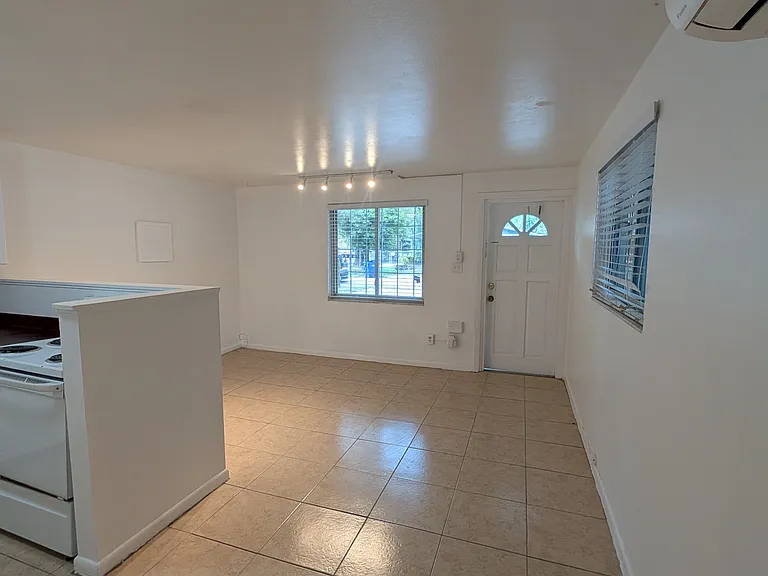 1705 E Kirby St #A — Photo 10