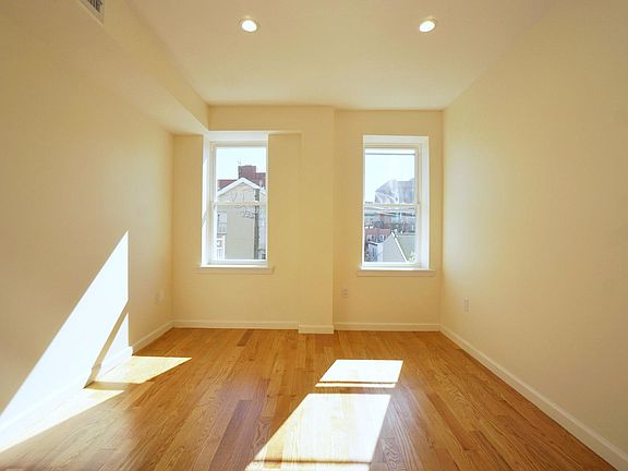 4th image of 2848 W 15th St #4C
