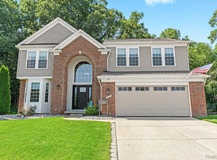 3221 Yosemite Dr, Lake Orion, MI
