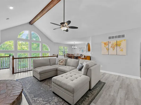 610 S Carolina Ct, Saint Charles, MO 63303