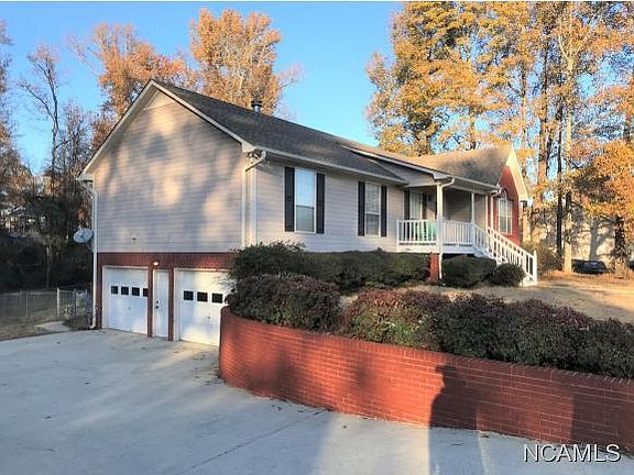2nd image of 1005 Sparks Cir