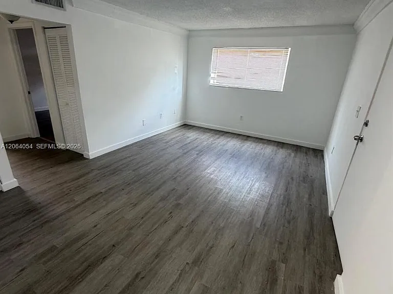1501 W 42nd St #102 — Photo 11