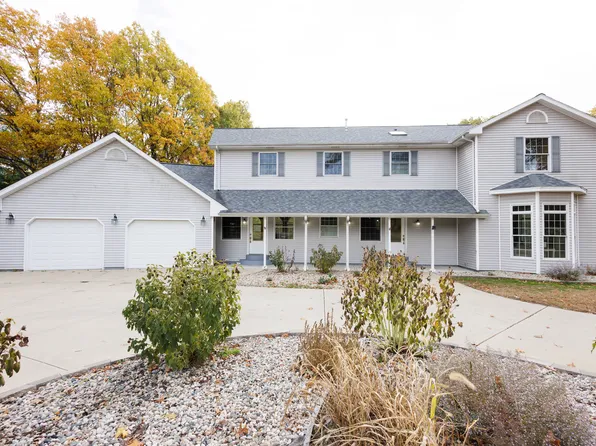 5034 E Boy Scout Rd, Saint Anne, IL 60964