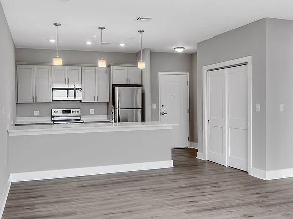 4th image of 105 Morris St #404