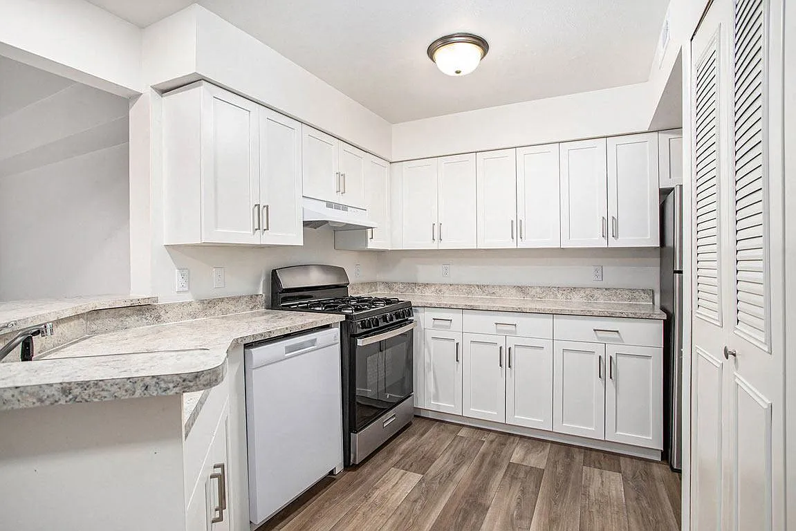 Glenn Valley Apartments — Photo 2