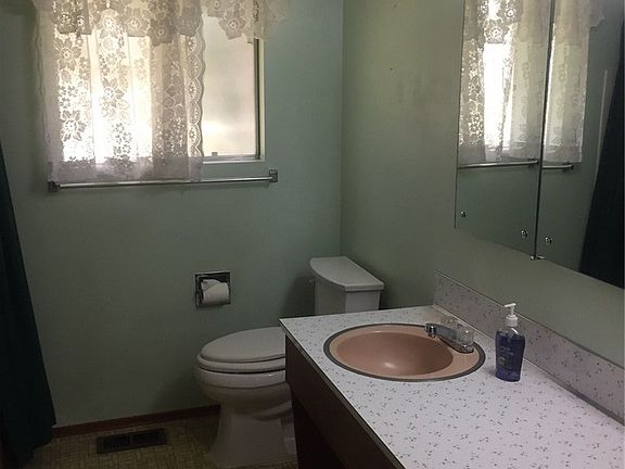 2nd image of 8610 NE 137th St