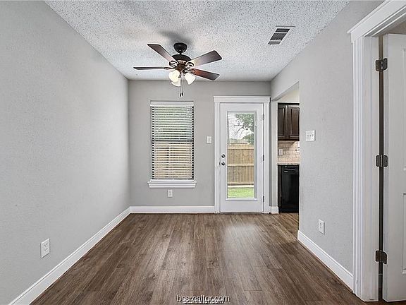 4th image of 2320 Jaguar Dr APT 204