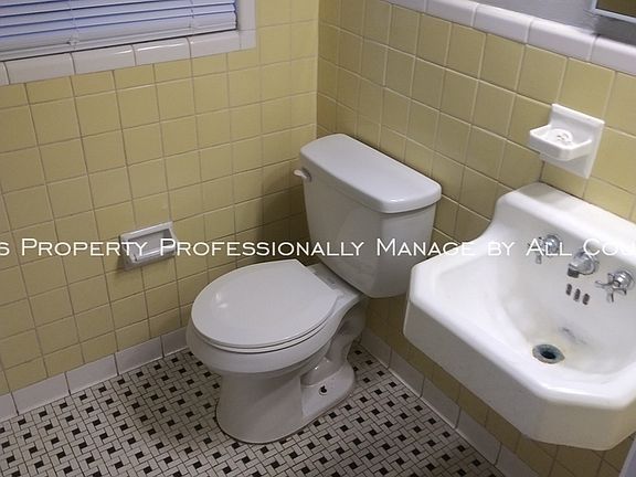 5th image of 936 E Lime St APT 2