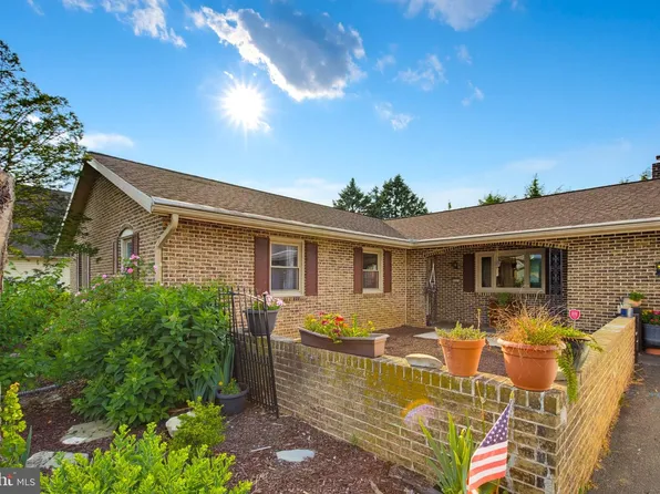 3371 Rothsville Rd, Akron, PA 17501