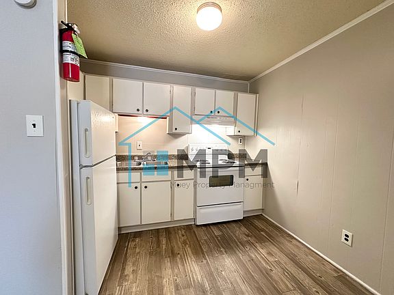 2nd image of 415 Gulpha Dr #5