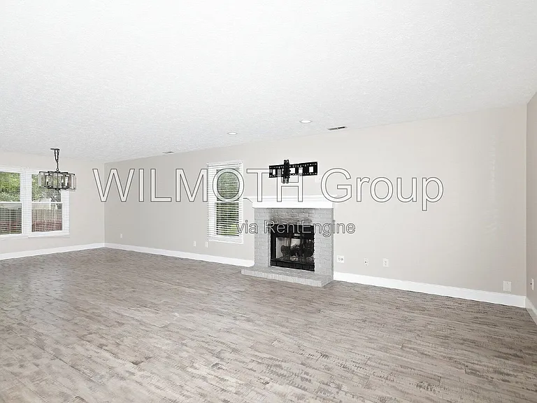 9224 Oak Knoll Ln — Photo 3