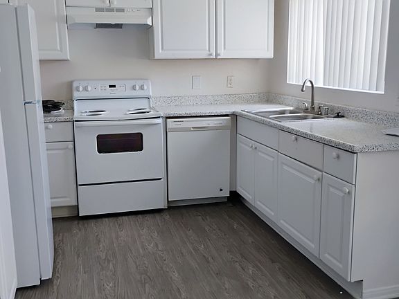 5th image of 20711 Vanowen St #215